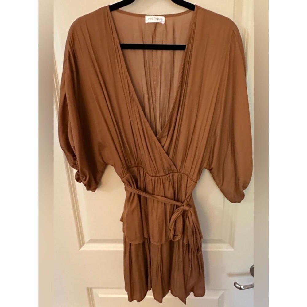 vestique boutique brass short sleeve mini ruffle dress womens sz small